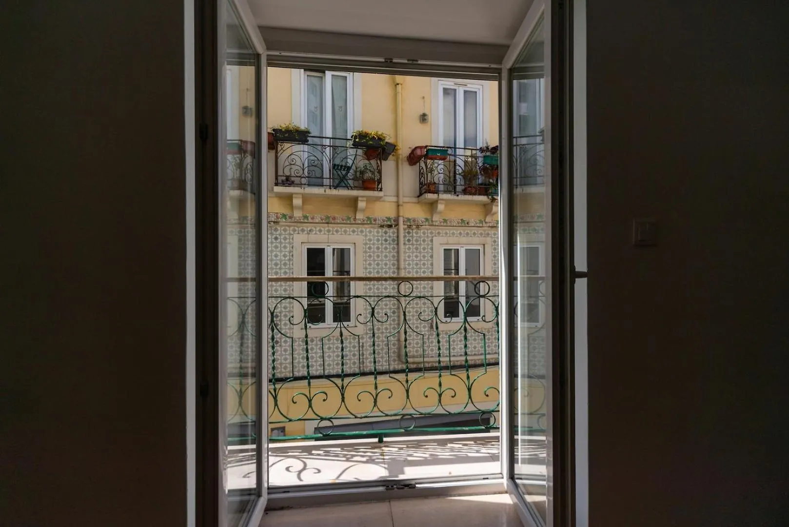 Apt With A Cozy Private Terrace Specially At Night Lisbon