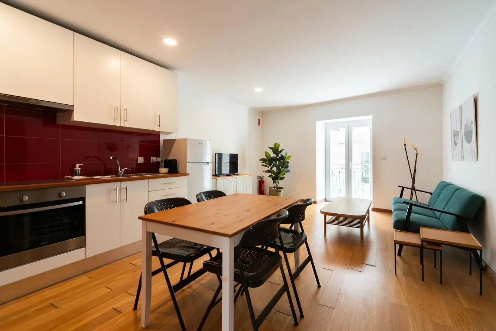 Apt With A Cozy Private Terrace Specially At Night Lisbon Apartment