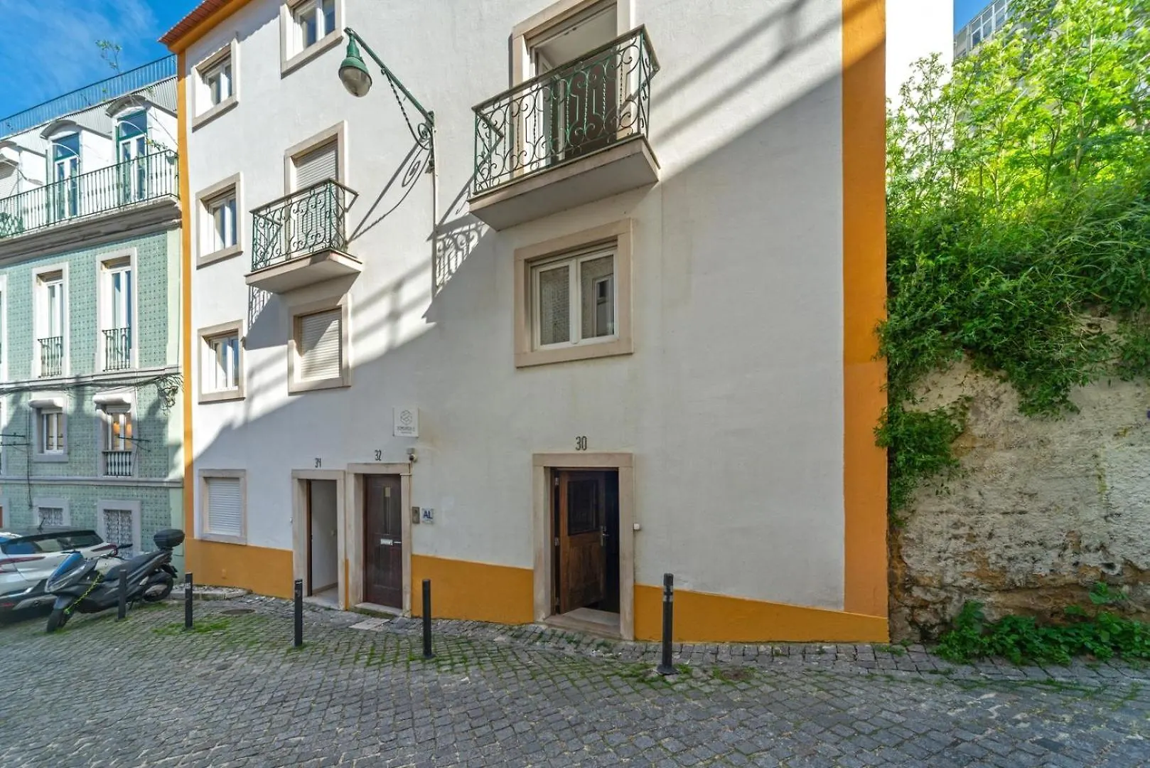 Apt With A Cozy Private Terrace Specially At Night Lisbon Apartment