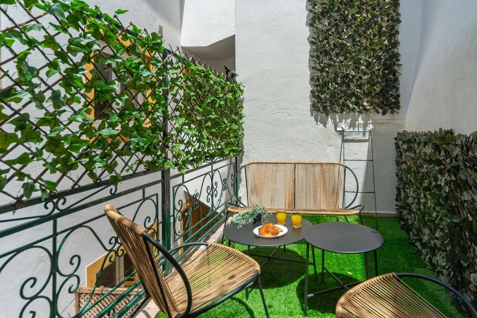 Apartment Apt With A Cozy Private Terrace Specially At Night Lisbon
