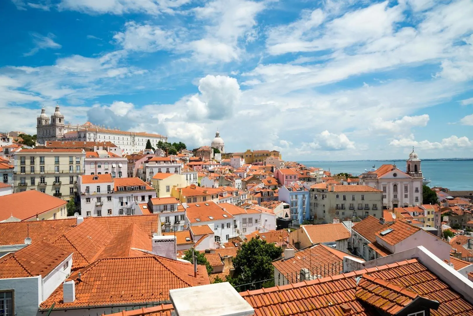 Apt With A Cozy Private Terrace Specially At Night Lisbon Apartment
